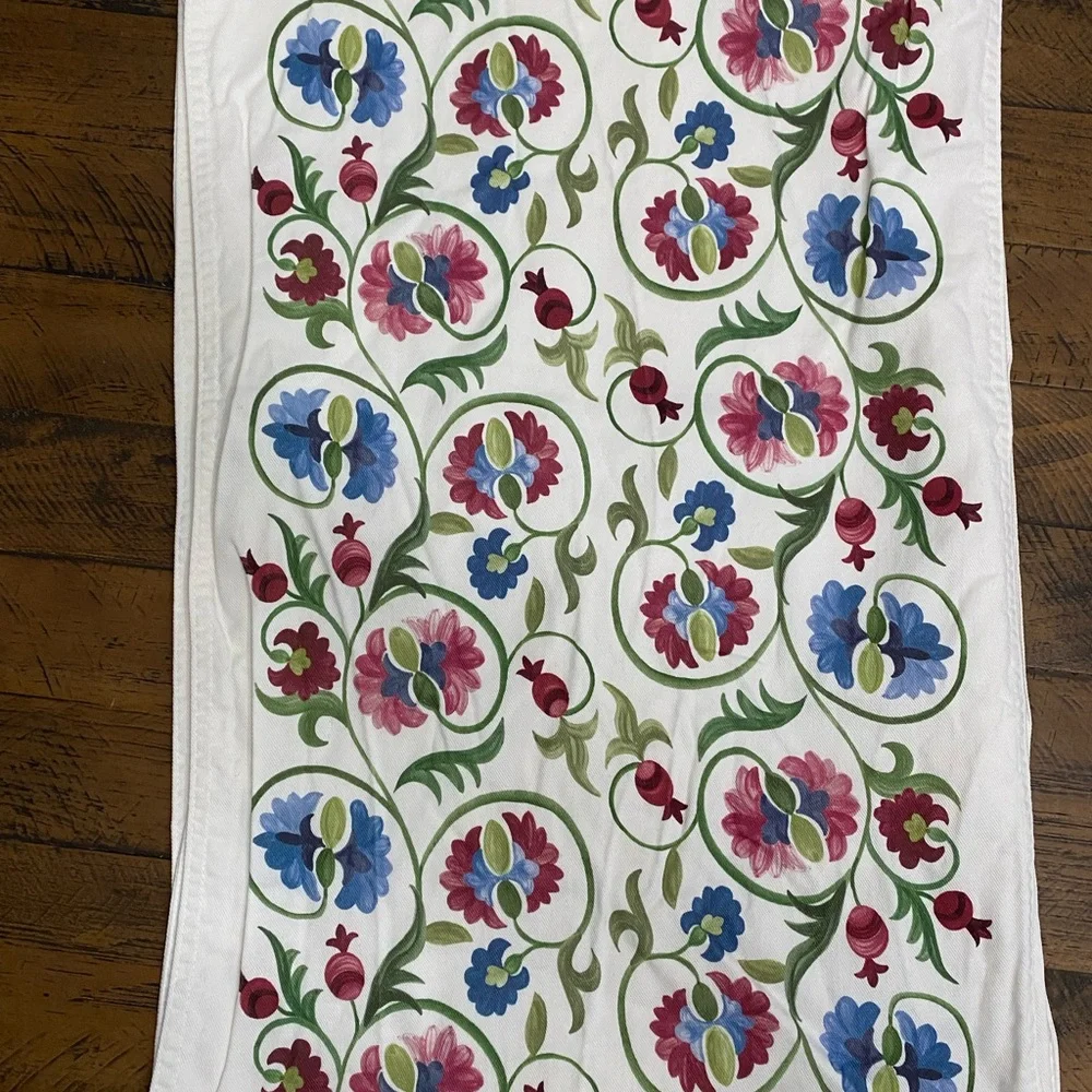 Williams Sonoma Cream floral Cotton table Runner